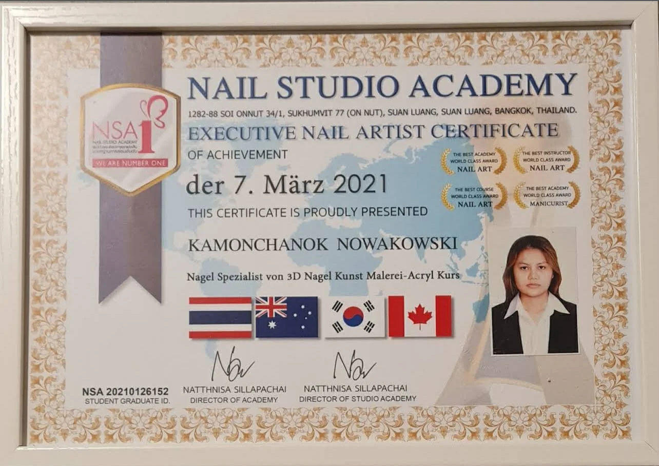 Thai-Masseurin im Studio Khun Koy